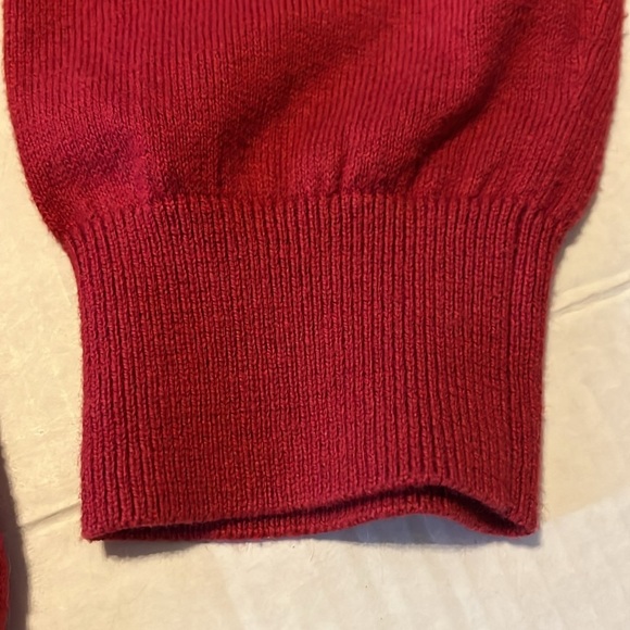 L.L. Bean-M-red-cotton/cashmere blend-crewneck, ribbed detailed, L/S, sweater. - Picture 5 of 13